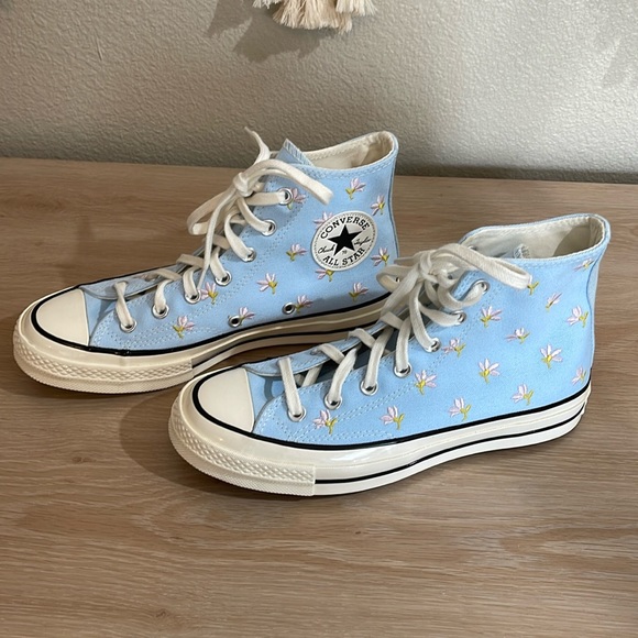 Converse Shoes - NWOT Womens Chuck Taylor Converse